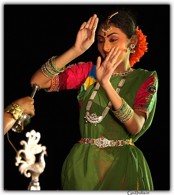 Kuchi pudi dancer from Padmashree awardee Shobhana naidu group