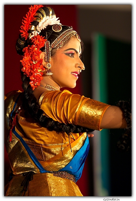 Kuchipudi artist of Padmashree Shobhna naidu