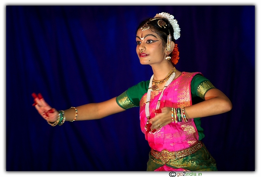 dancer performance Bharatha Natyam