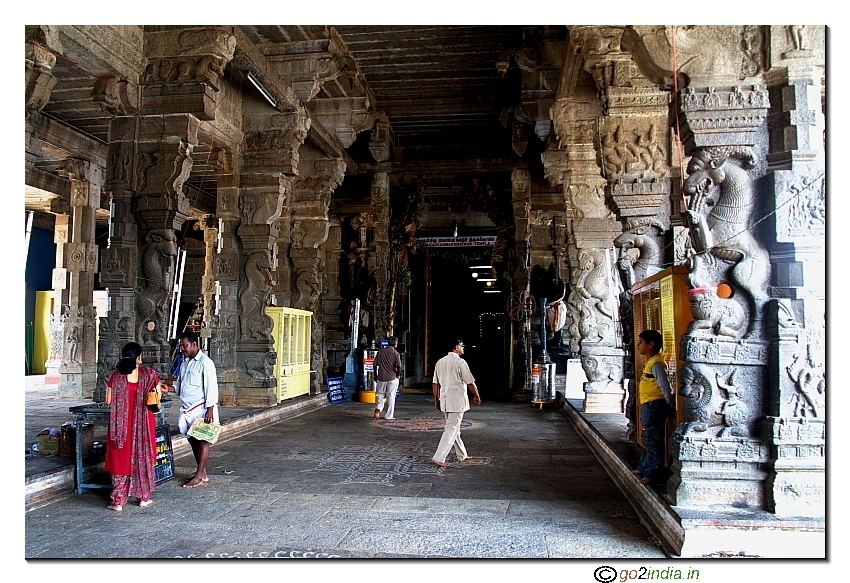Before the main complex of the Ekambareswarar temple
