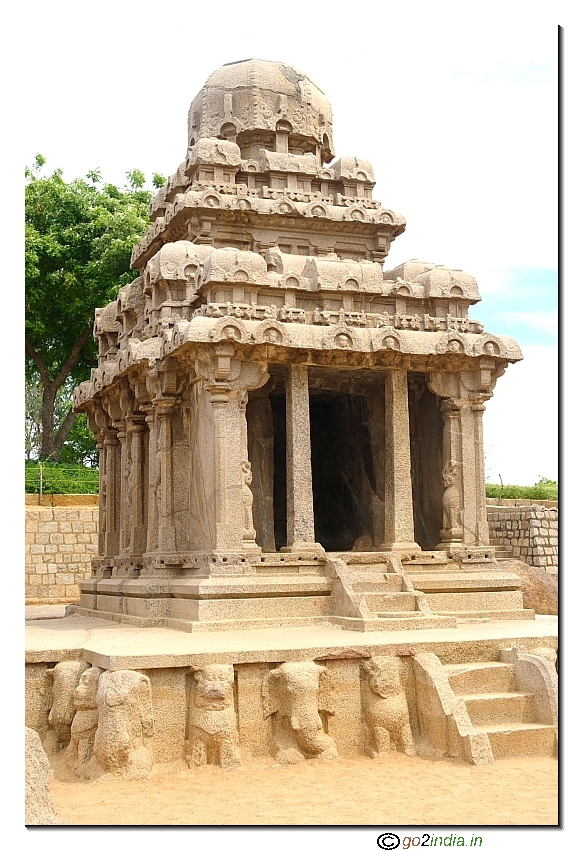 Tourists at Five Ratha of Mamalapuram