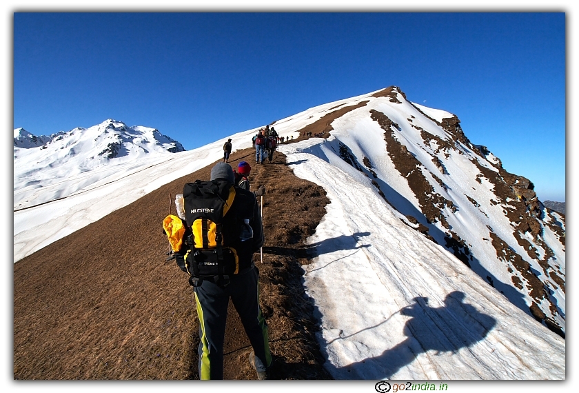 Steep climbing at Tila lotni peak, YHAI Sar Pass trekking