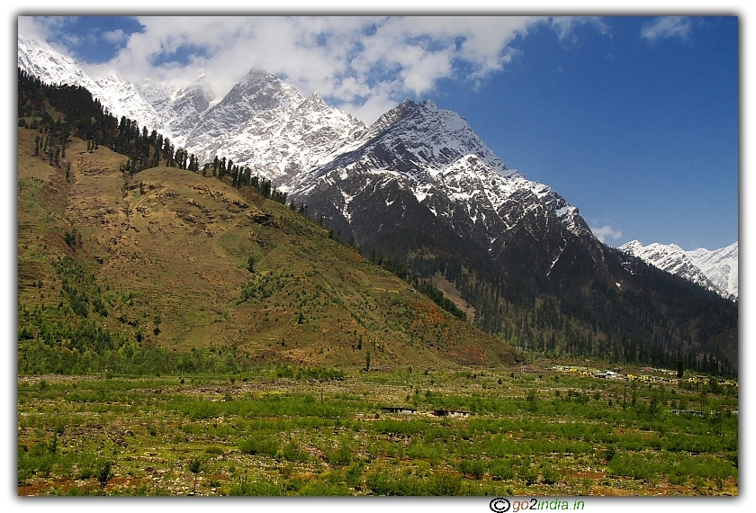 Snow covered Himalayan peaks as seen from Manali