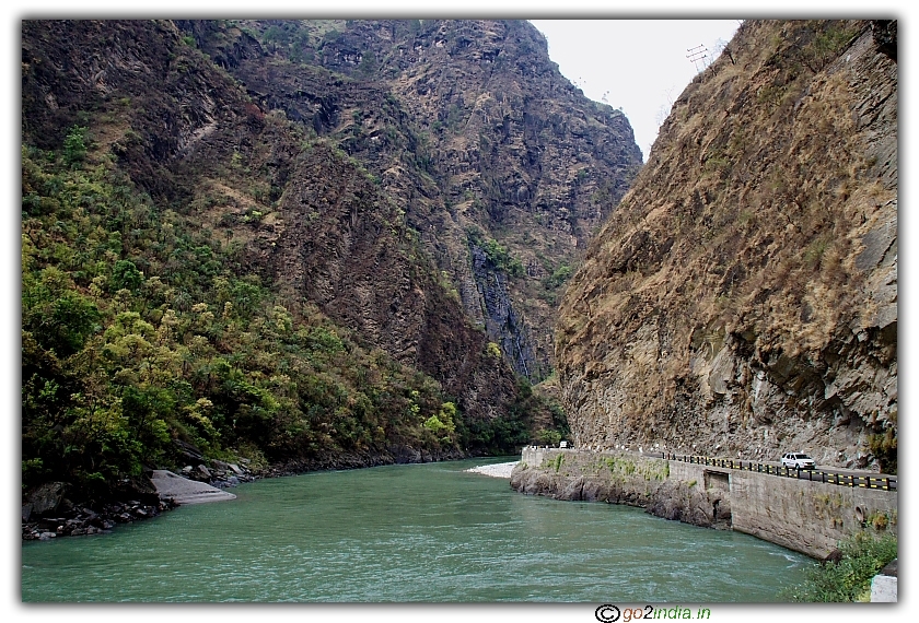 Narrow roads on valleys beside Beas river near Bhuntar, Kullu Manalil