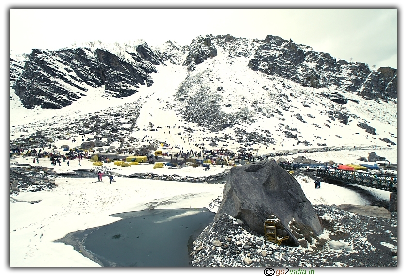 Snow point before Rohtang pass at Marhi