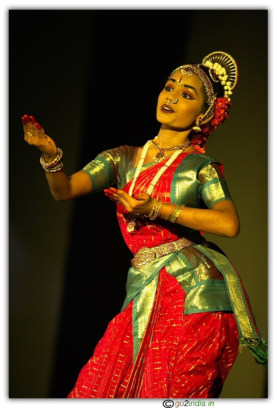 Bharatha Natyam Kuchi pudi dance performance by Ms.Lipika reddy