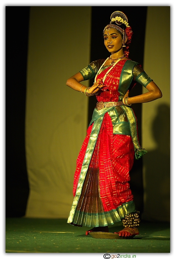 Lipika reddy performing Kuchipudi dance on plate
