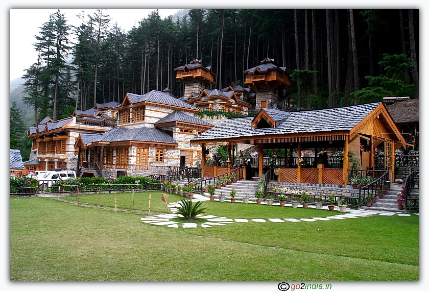 Wider view of the restaurant at Parvati valley near Kasol