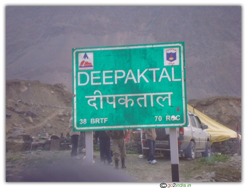 Board at Deepaktal at Himalayas near Leh