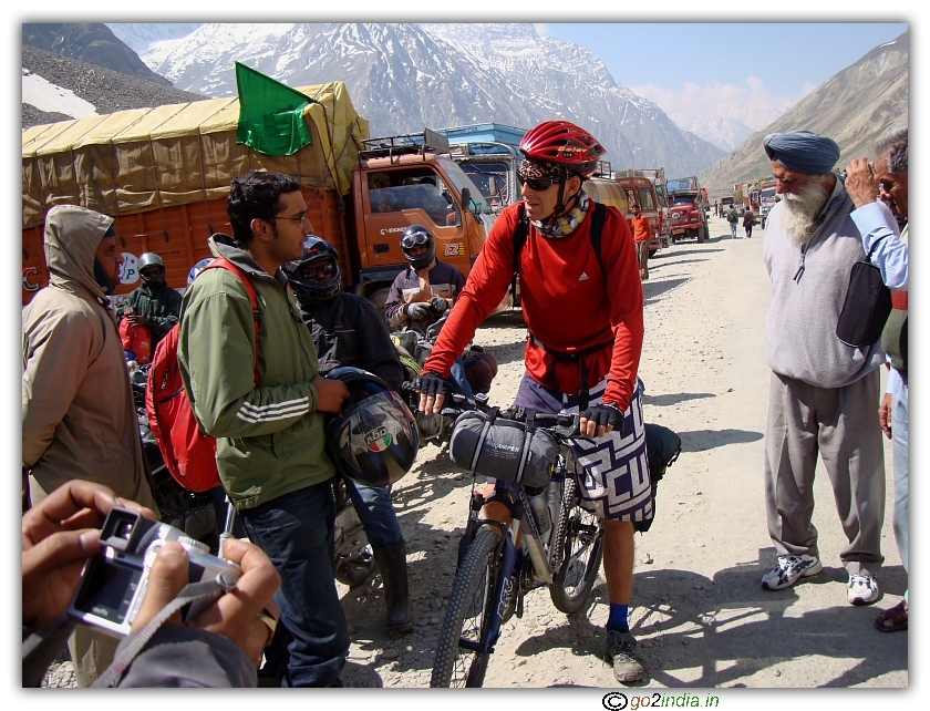 A cyclist at Himalaya towards Leh