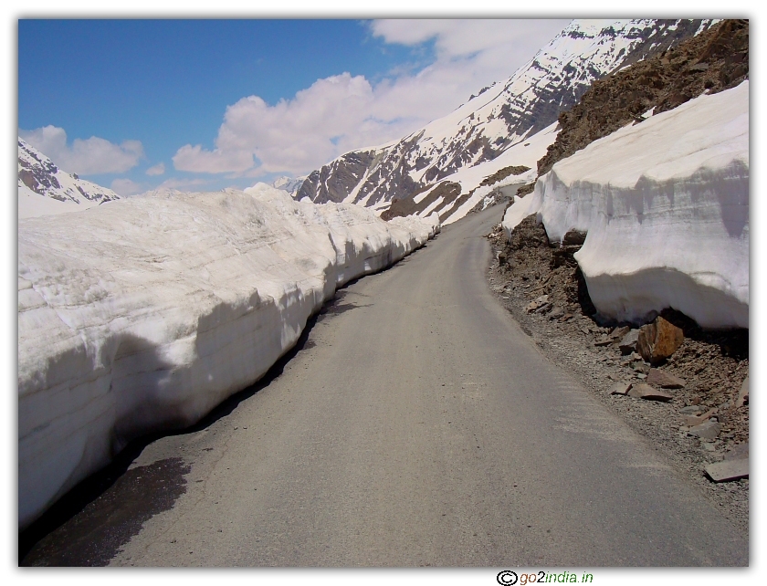 Manali to Leh by road 