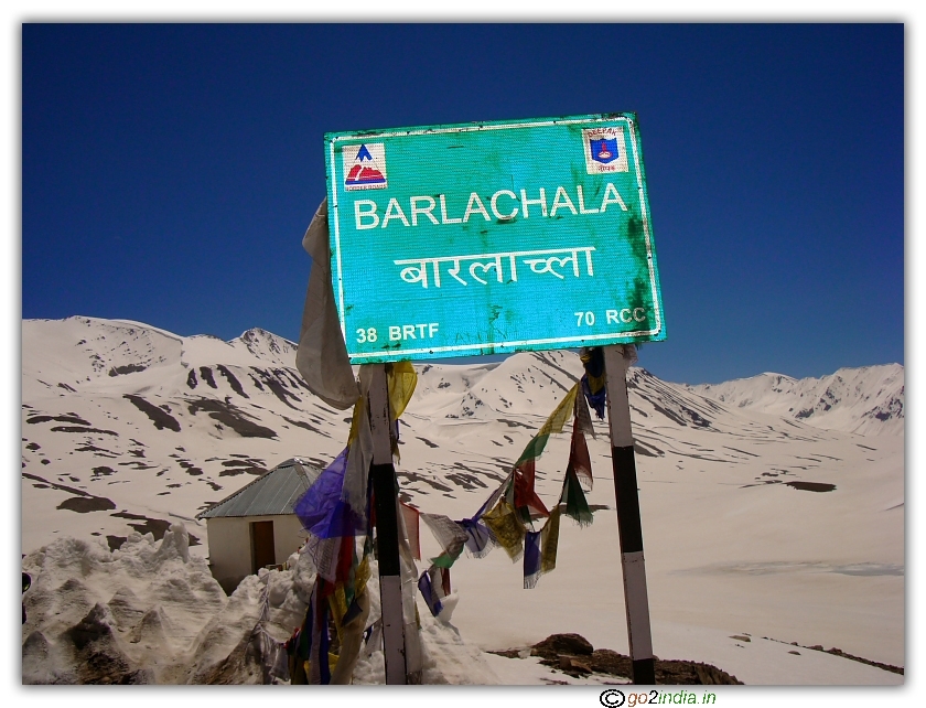 Barlachala pass on Manali to Leh by road 