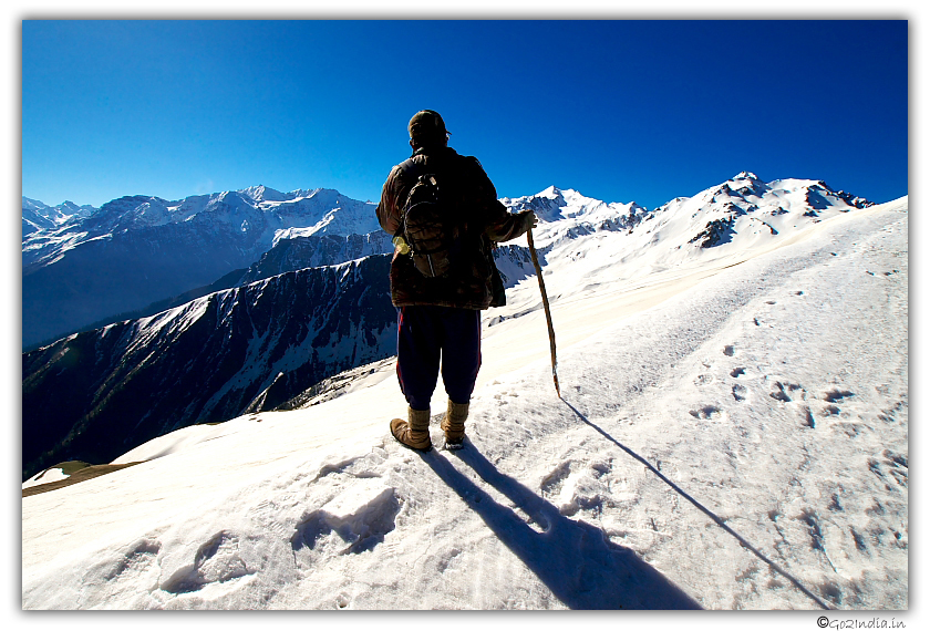 Trekking guide observing Himalayas at Sar pass