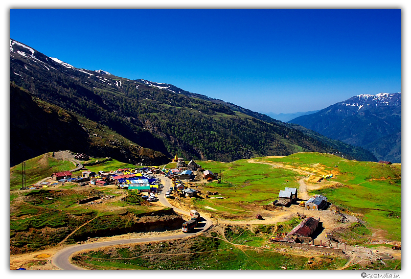 Veiw of Marhi on the way to Rohtang