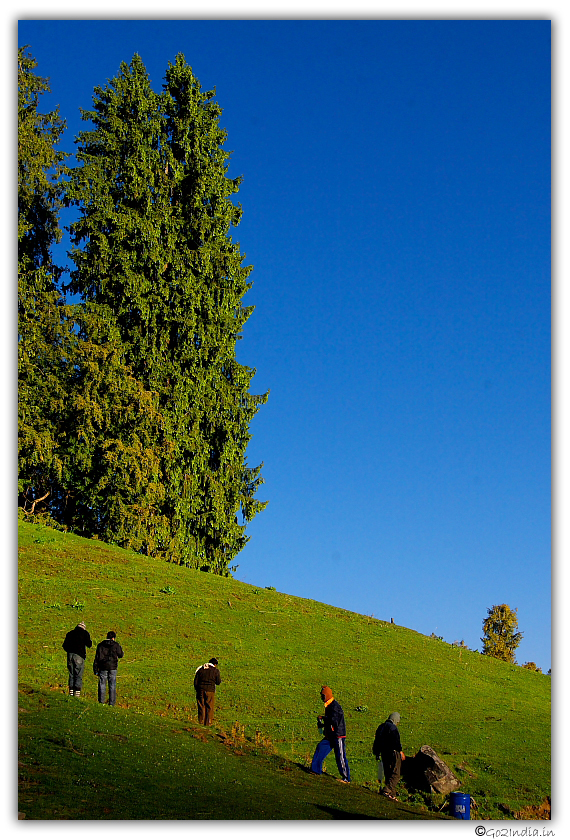 Morning activity of trekkers at Bhandak thatch