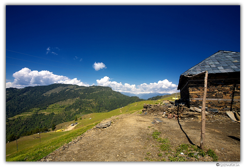 On the way to Prashar lake