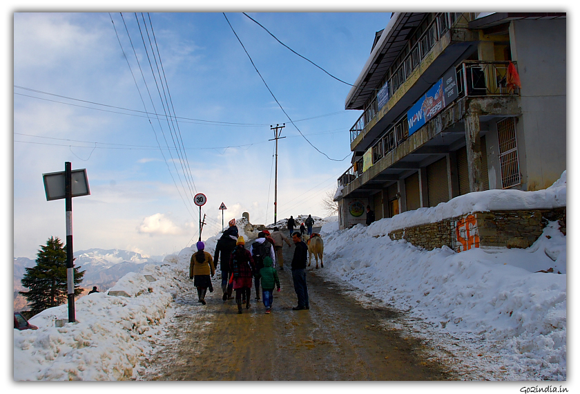 The road towards the top of Kufri in winter 