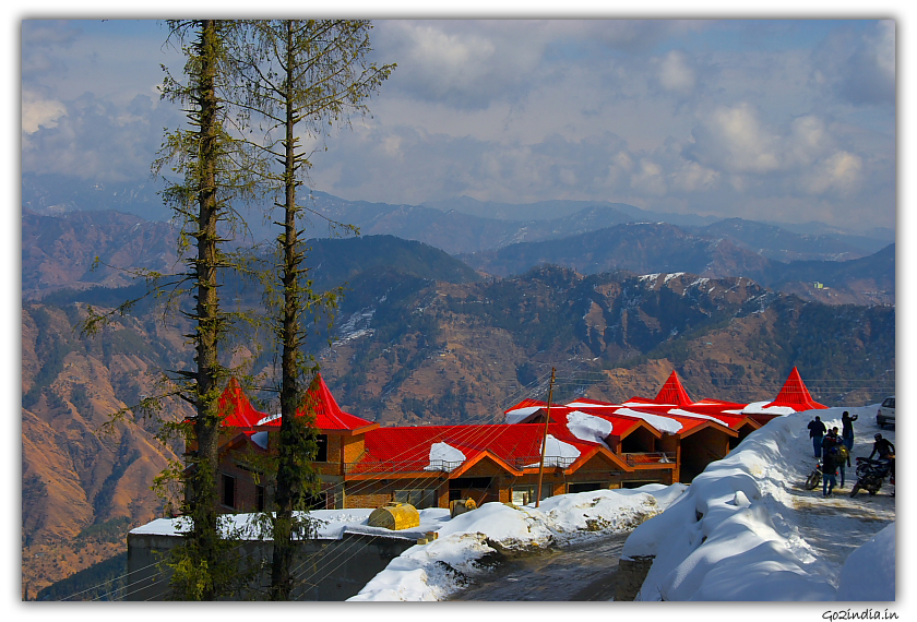 Less snow in sorrounding peaks of Kufri
