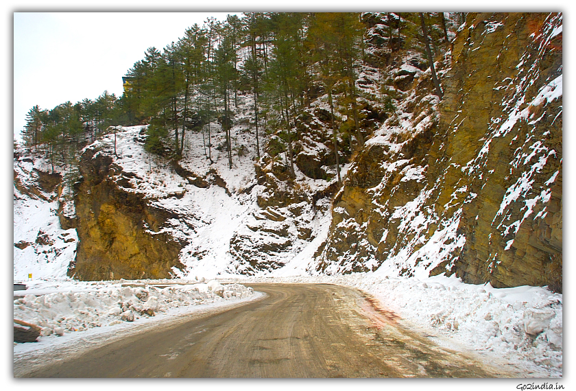 Outiside Shimla roads in winter 