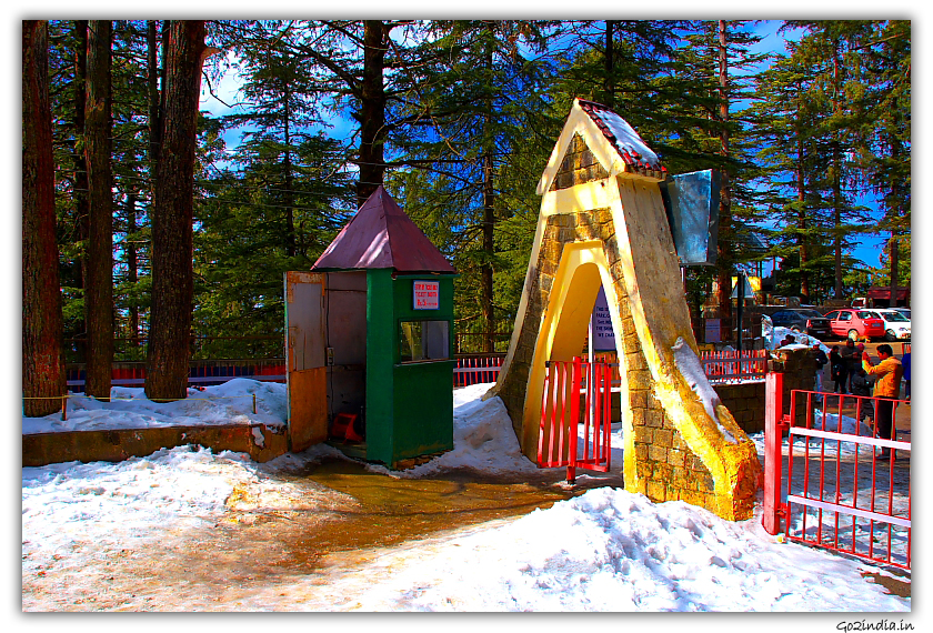 Enterance of the park at Kufri in Shimla