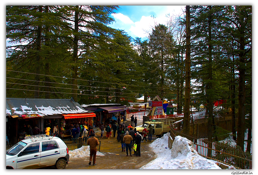Park and zoo area at Kufri in winter 