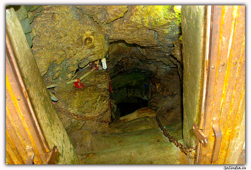 The entrance of the cave at Patal Bhuvaneswar
