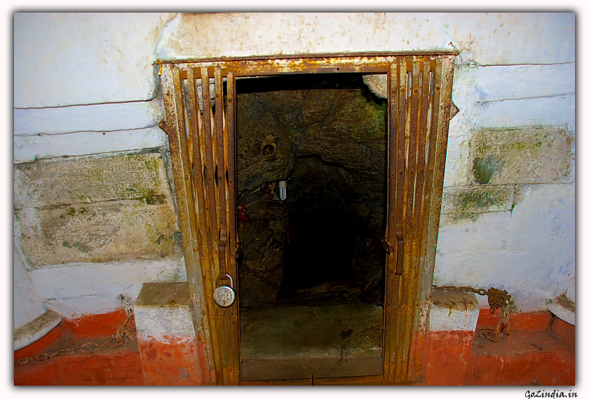 The entrance of the cave at Patal Bhuvaneswar