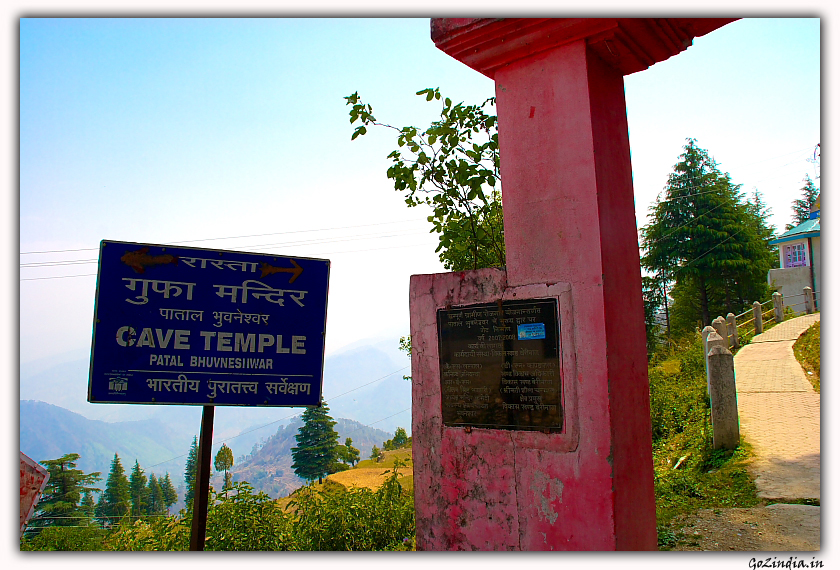 The board indicating the route for Patal Bhuvaneswar