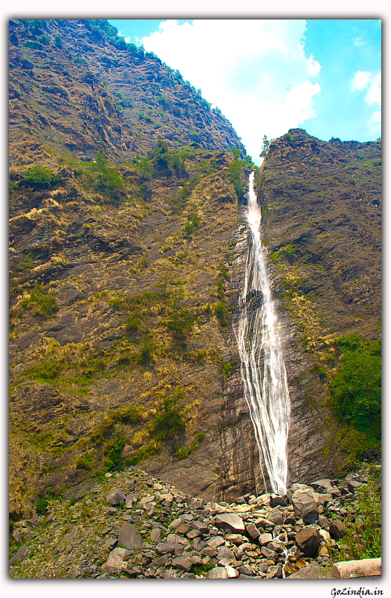 A waterfall on the way from Chaukori to Munsiyari