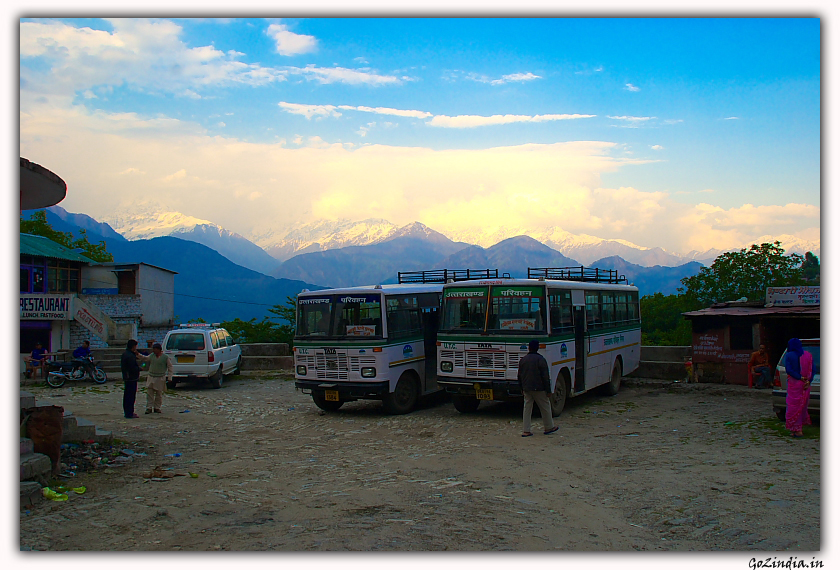 The bus stand in Munsiyari