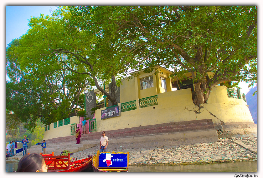 An aquarium located in the middle of Bhimtal lake