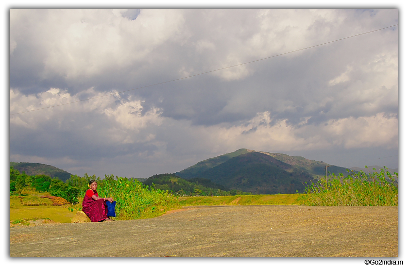 The road and the lady at Paderu