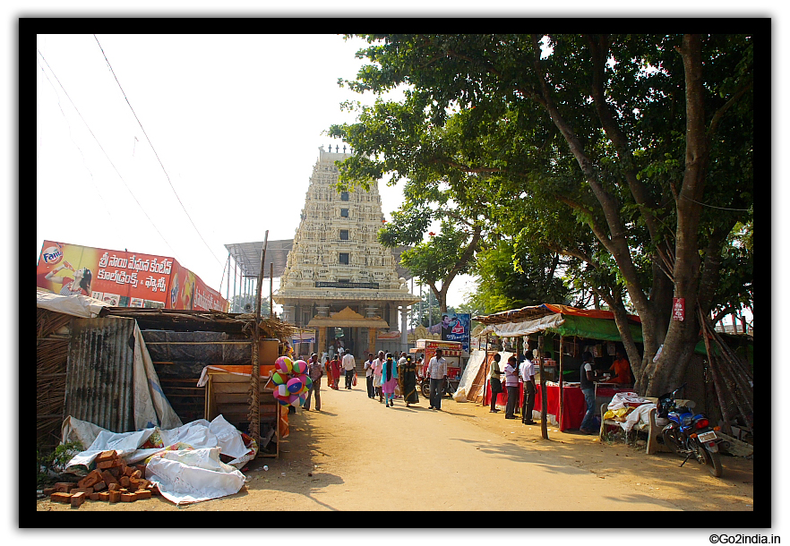 Main enrance from a distance to Maddi Anjaneya swamy temple 