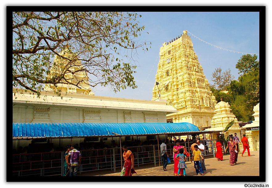 Que complex inside temple
