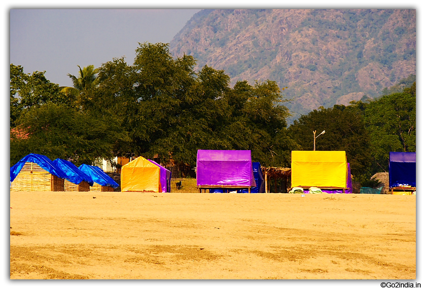 Color of Huts