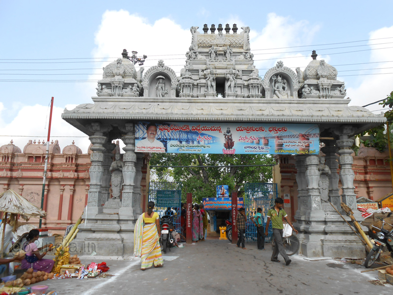Entrance to Phshkar Ghat in Rajahmundry