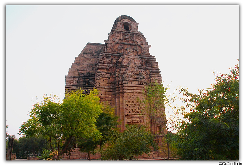 wagon-vaulted roof at the top of the Teli Ka Mandi in Gwalior fort