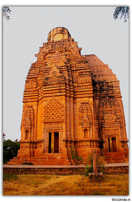 Side view of wagon-vaulted roof    of Telangana Mandir 