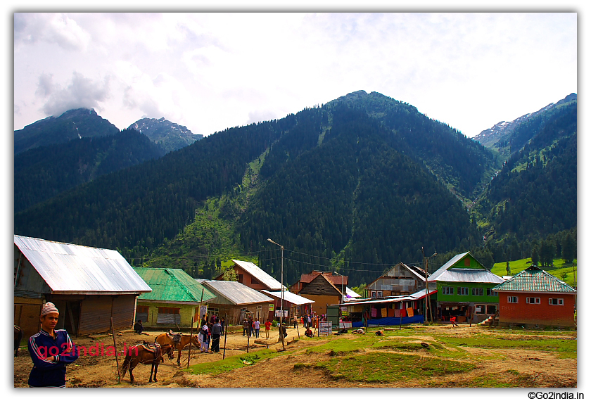 Market from a distance in Aru valley
