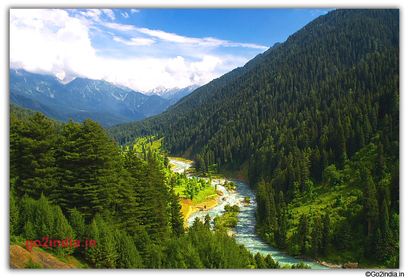 Natural beauty on the way to Aru valley.