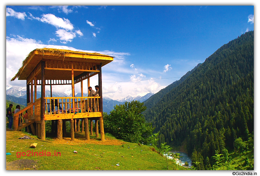 View point on the way to Aru valley