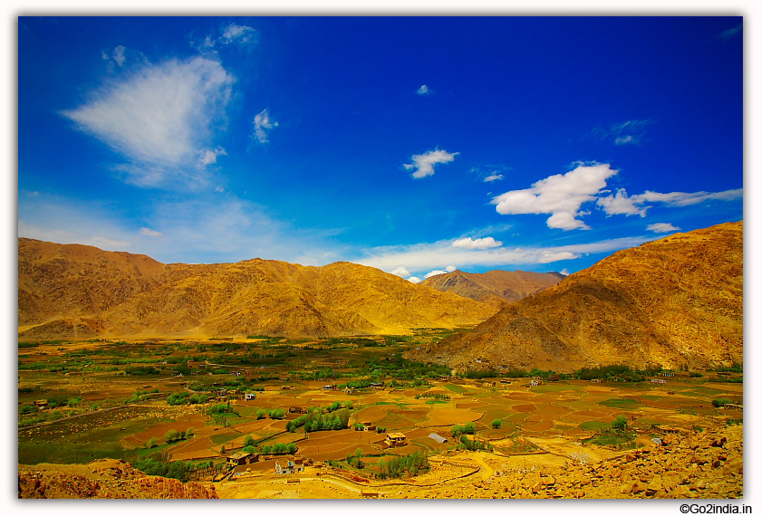 Valley view before Changla pass on the way to Pangong Lake