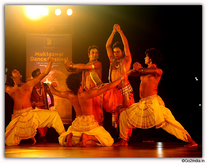 Mukteswar Dance Festival fight between pandavas and kauravas
